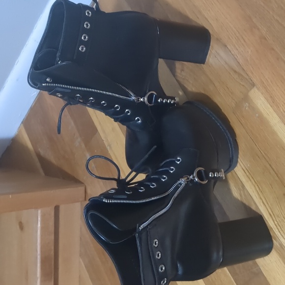 Platforms - Picture 2 of 2